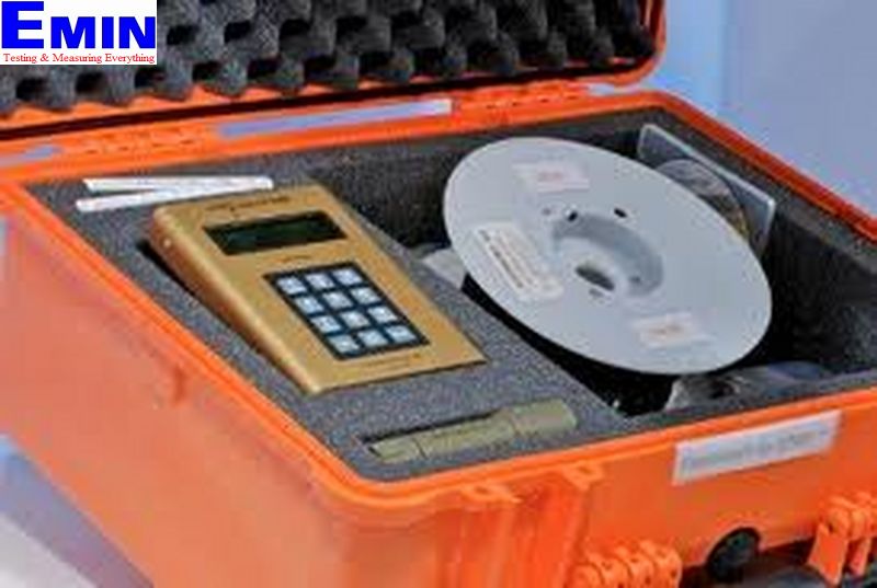 Field instrument used for measuring detonation wave velocity in blasting applications