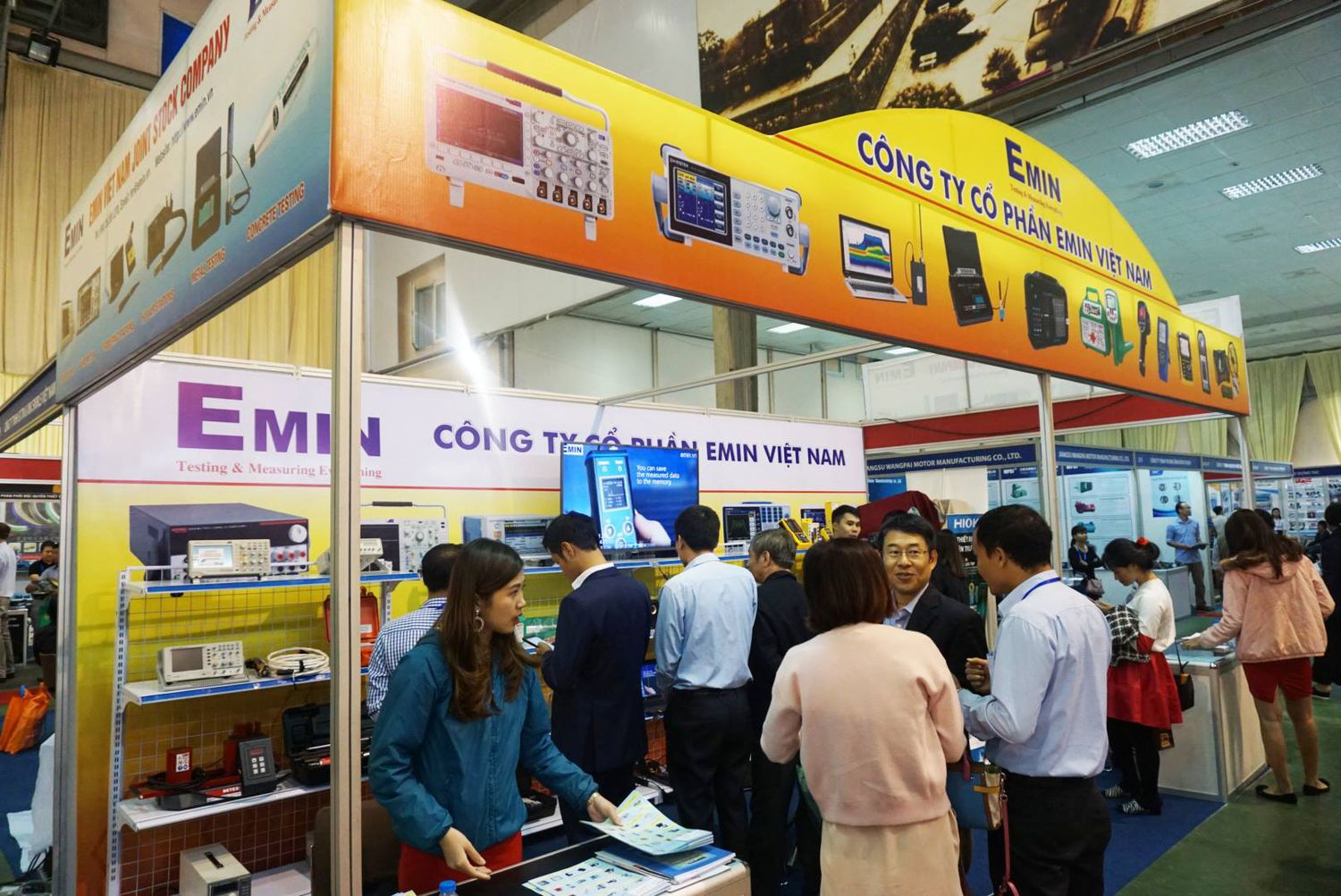 emin vietnam tai hoi cho vimf 2017.jpg